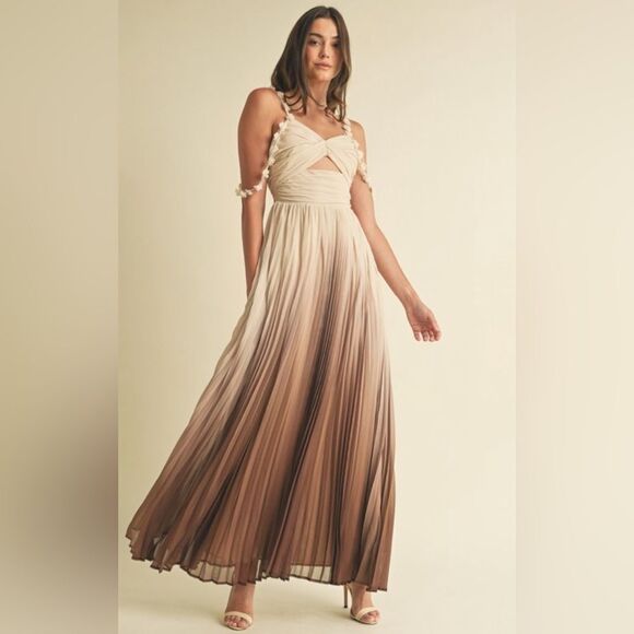 927. OMBRÉ PLEATED MAXI DRESS - Picture 4 of 15